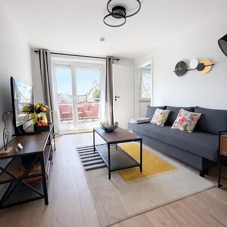 Modernes Mit Balkon & Wohlfuehl-ambiente Апартаменты *