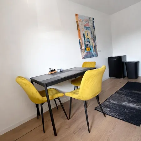 Modernes Mit Balkon & Wohlfuehl-ambiente Апартаменты *