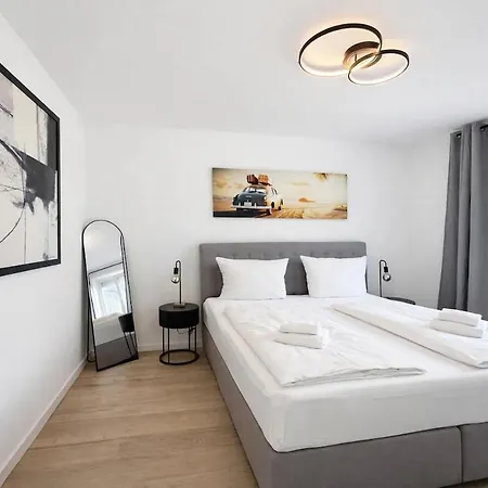 Modernes Mit Balkon & Wohlfuehl-ambiente Apartment