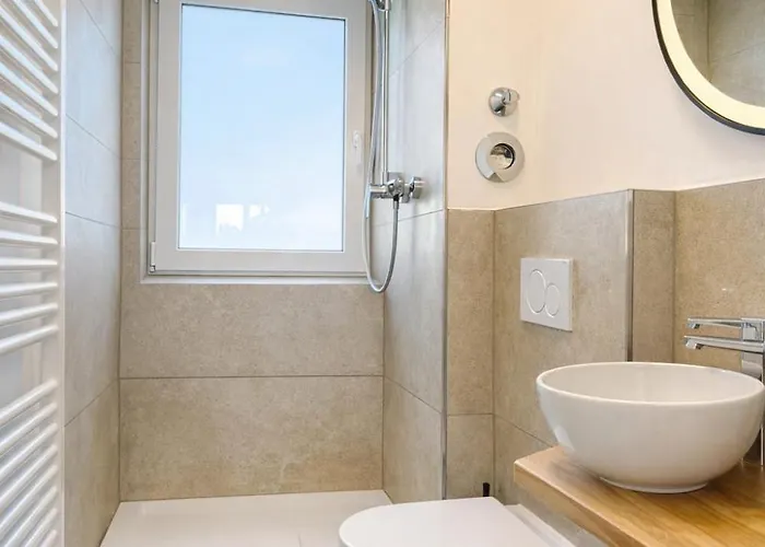 Apartment Modernes Mit Balkon & Wohlfuehl-ambiente *