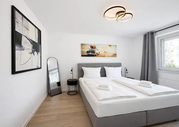 Modernes Mit Balkon & Wohlfuehl-ambiente Apartment